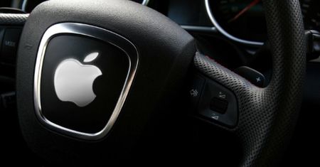 Niepewna przyszłość auta Apple. Tim Cook szuka pomocy wśród emerytów
