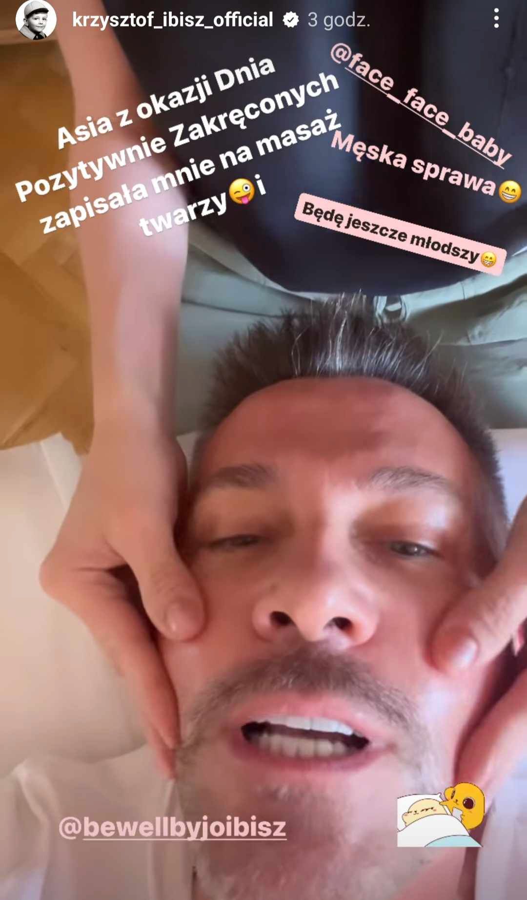 Krzysztof Ibisz na masażu twarzy