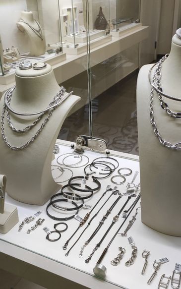 Polski producent biżuterii rusza na podbój rynku. Otwiera pierwszy sklep