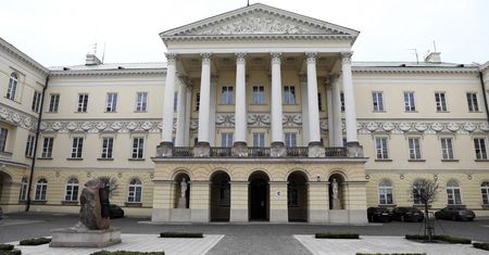 Warszawa. Z uszkodzonego kanału wycieka woda. Decyzje po sztabie kryzysowym