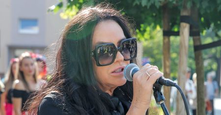 Ewa Krawczyk ma ważną misję. Uhonoruje męża