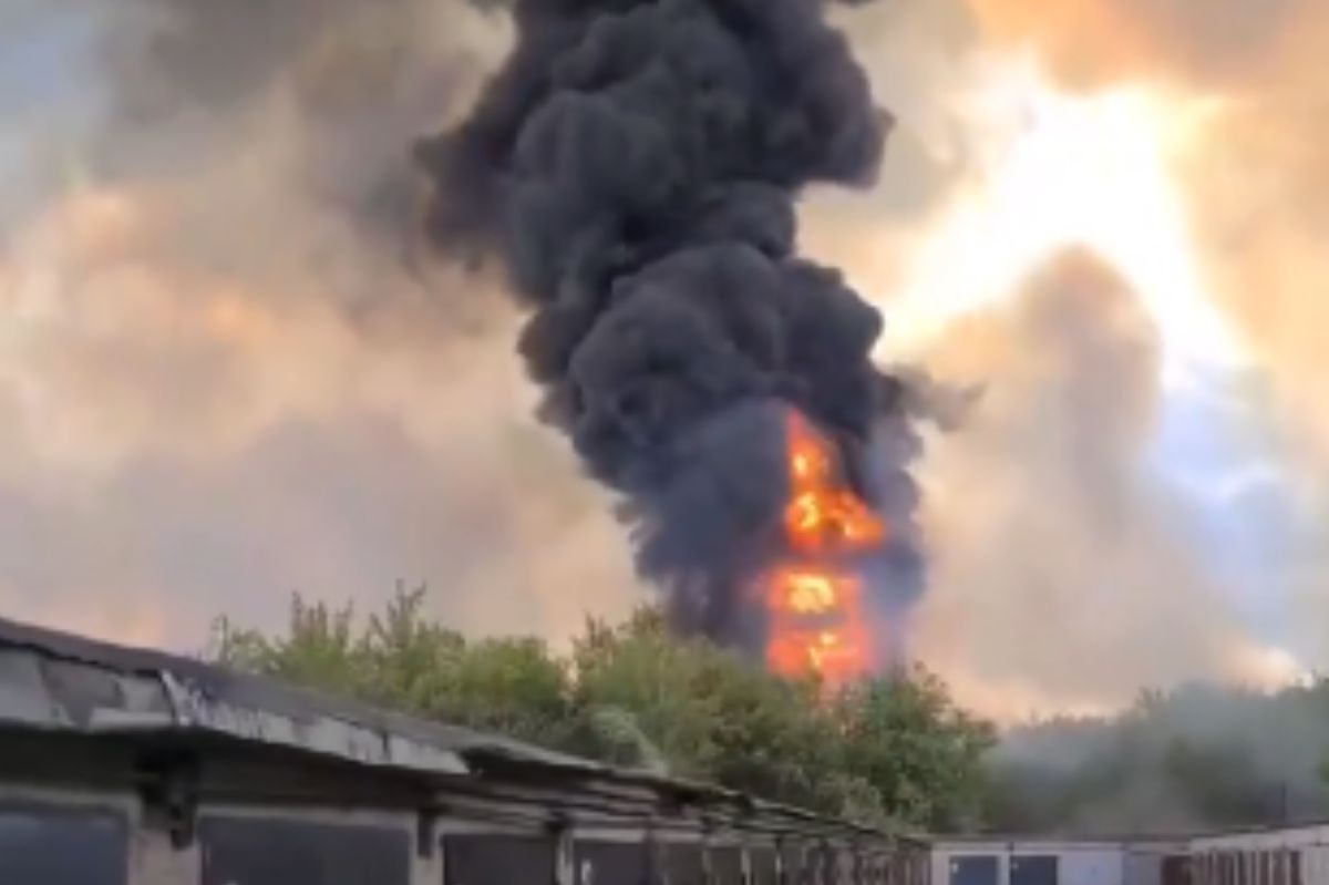 There was a powerful explosion at a petrochemical plant in the city of Sterlitamak in Bashkiria