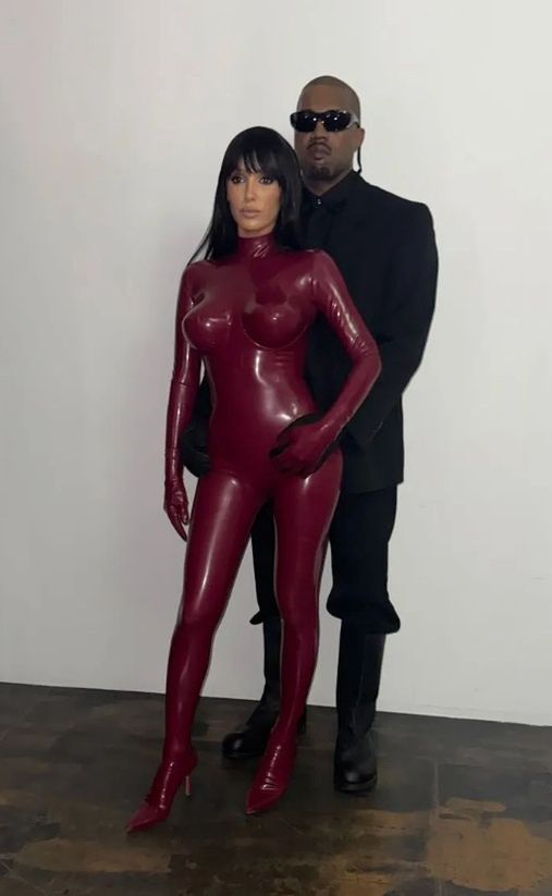 Bianca Censori podczas swojej wystawy