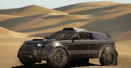 Odmieniony Range Rovera Evoque samochodem na Dakar