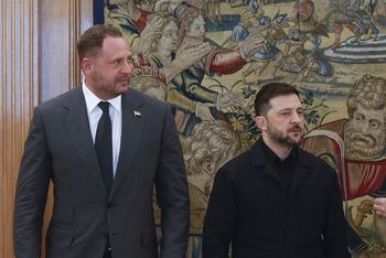 Dymisji nie będzie. Zełenski staje w obronie swojego otoczenia