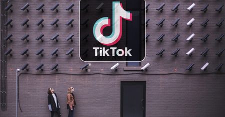 TikTok wie o tobie wszystko. Czy ty wiesz, że on wie?