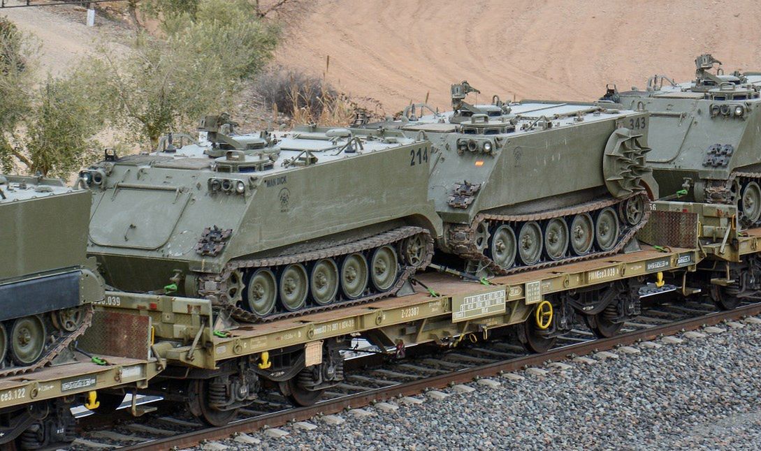 Transportery M113 armii hiszpańskiej - zdjęcie ilustracyjne