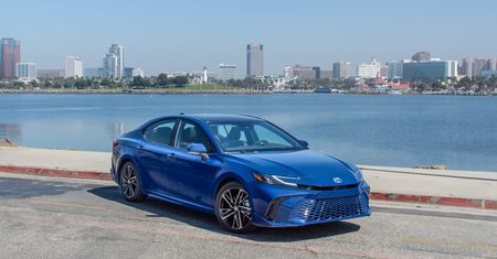 Nowa Toyota Camry wyceniona w Polsce. Floty będą zadowolone