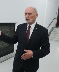 "Zostaliście okłamani". Macierewicz grzmi w Sejmie