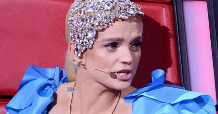 Margaret pozuje w staniku z "substancjami psychoaktywnymi". Fani są zmieszani