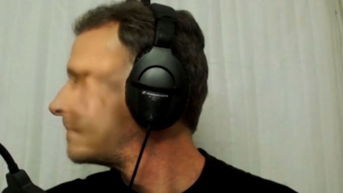 Przykład błędnego nałożenia twarzy podczas wideorozmowy