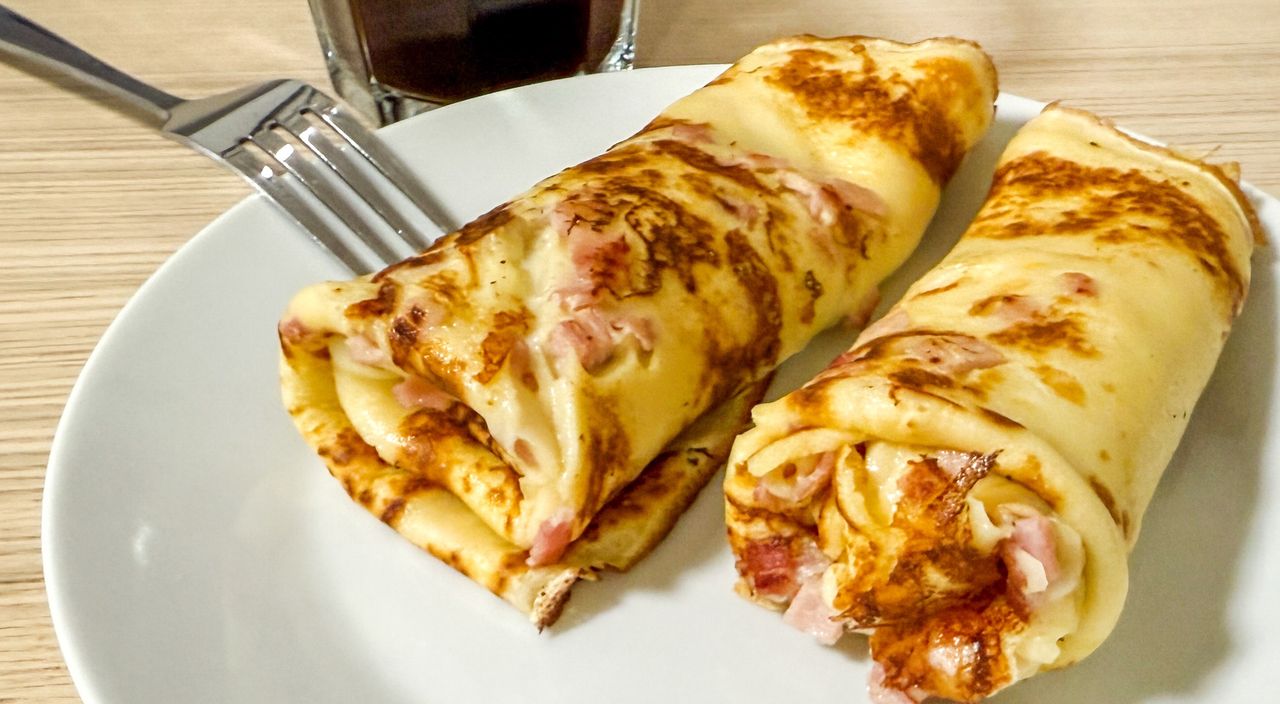 Naleśniki budyniowe są niezawodne. Wychodzą zawsze elastyczne i nadzienie nie wypada