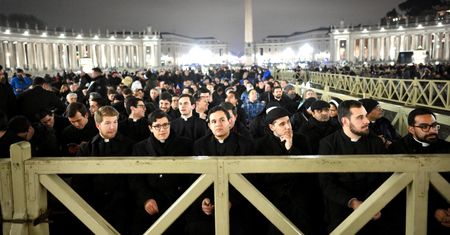 Srebrny młoteczek i wypowiedziane imię. Co się dzieje z ciałem papieża po śmierci?