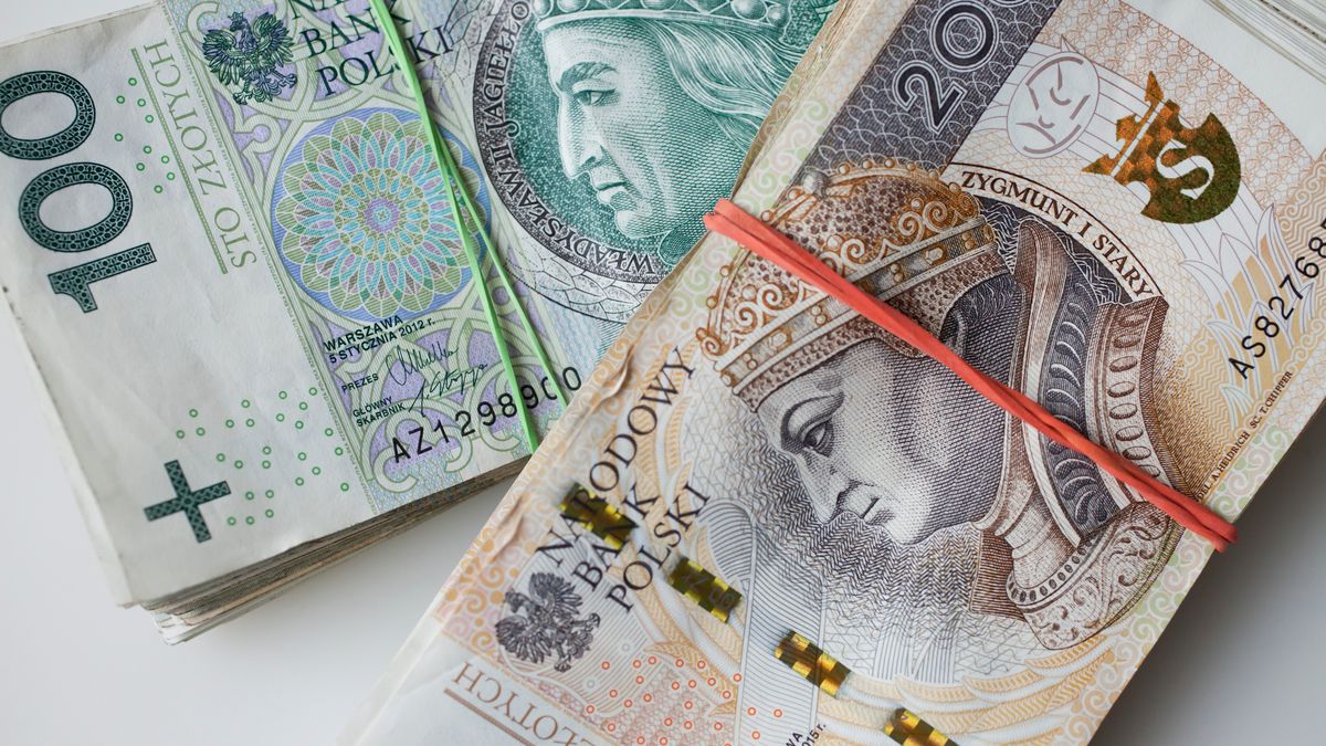 Pensja na poziomie blisko 7 tys. zł brutto wciąż dla wielu Polaków jest nieosiągalna