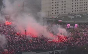 Złamali zakaz na marszu. Trzaskowski komentuje