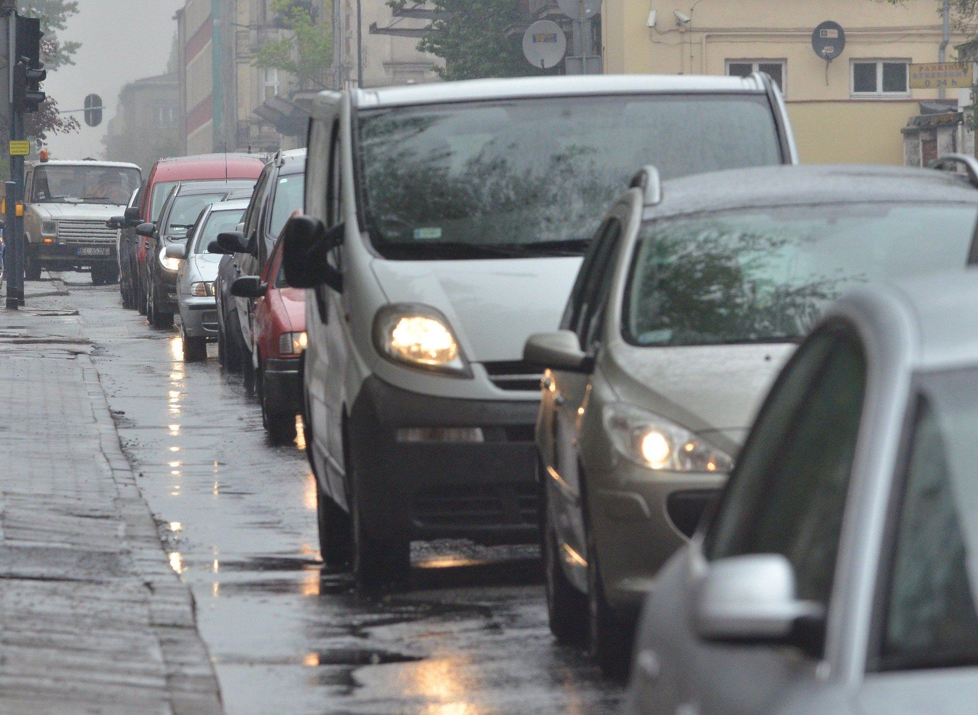 Kierowcy będą musieli korzystać z trasy objazdu - ulicami: Sieradzką, Piotrkowską i Czerwoną. 