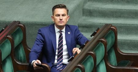 Arkadiusz Myrcha padł ofiarą hakerów. Wiceminister ostrzega