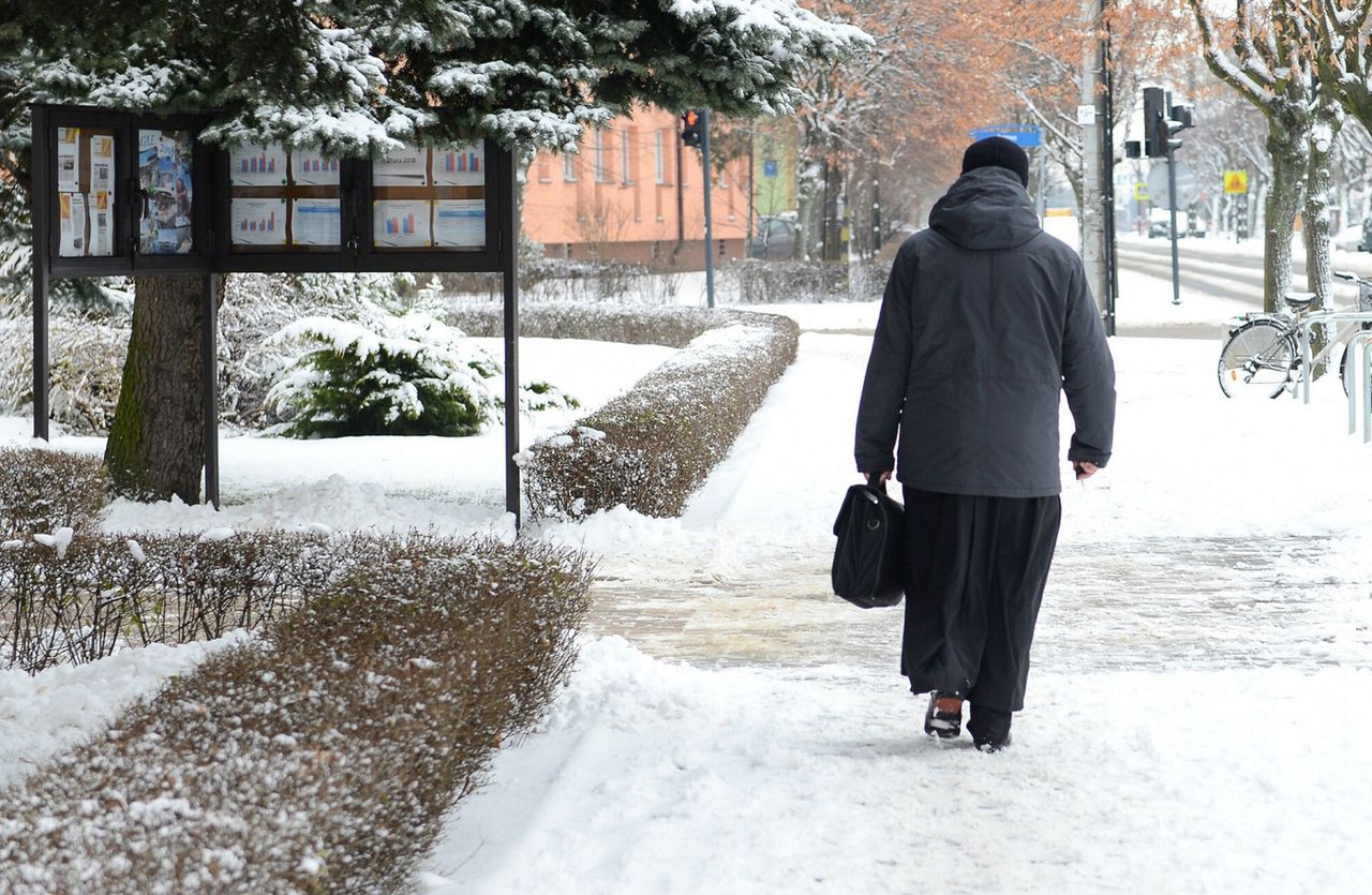 Tyle Polacy dadzą w tym roku księdzu podczas kolędy. Jedna kwota dominuje 