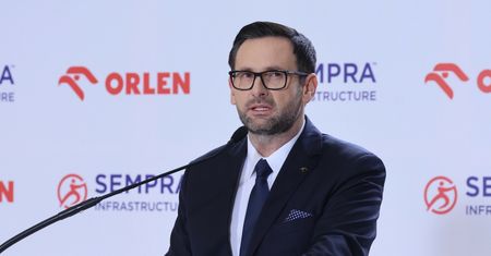 "Dość kłamstw". Obajtek o cenach paliw i rozwoju Orlenu