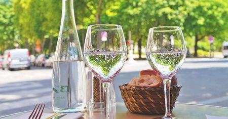 Woda w restauracji za 30 zł?! To nie żart. Właściciel podał przyczynę