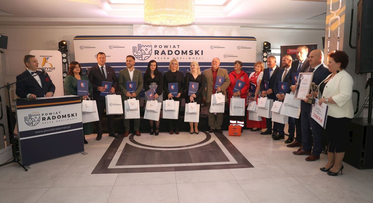 Radom: Powiat uhonorował osoby i instytucje, które bezinteresownie pomagają innym