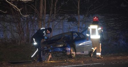 Tragiczne wieści ws. wypadku w Monicach. Jeden z chłopców nie żyje. Co z kierowcą?