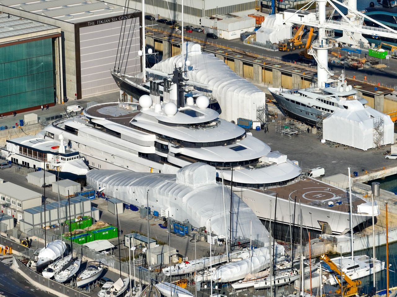 The yacht "Szeherezada" has already been repaired. Will it leave Italy? Photographer: Francesco Mazzei/Bloomberg via Getty Images