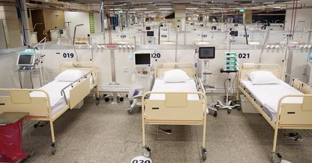 Wojewoda maz.: w szpitalach są wolne miejsca dla zakażonych pacjentów