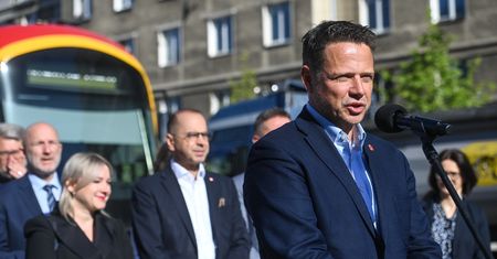 Tłumaczy się z decyzji o krzyżach. Użył konkretnego argumentu