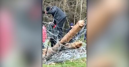 Kryzys na granicy z Białorusią trwa. Nagranie z próby forsowania ogrodzenia