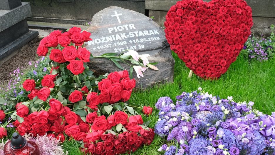 Warszawa. Prochy Piotra Woźniaka-Staraka zostały przeniesione?