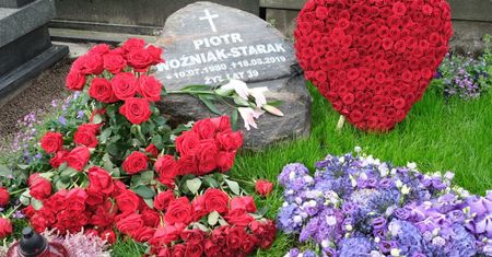 Warszawa. Prochy Piotra Woźniaka-Staraka zostały przeniesione?