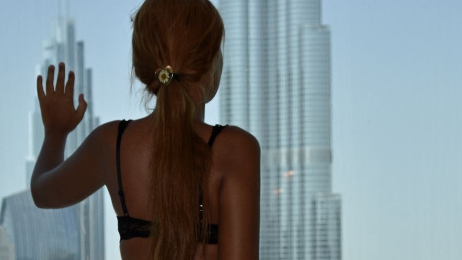 Marcin Margielewski w "Tajemnice hoteli Dubaju" przedstawia historię konsjerża z luksusowego hotelu