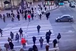 Wjechał w tłum na pasach. Rosjanin zatrzymany