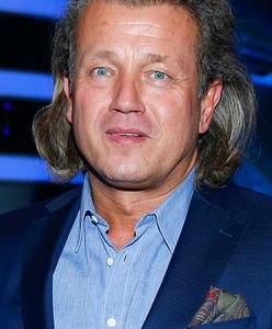 Jakimowicz rzuca bluzgami i pokazuje fragment wiadomości o pozwie