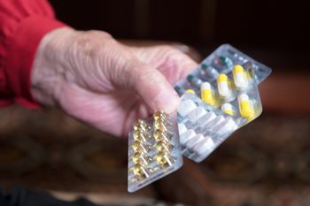 Lek na zgagę na cenzurowanym. Zwiększa ryzyko powikłań, dewastuje nerki