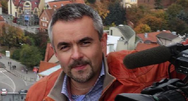 Szef Rady Mediów Narodowych prosił media publiczne o dokumentowanie gróźb i dewastacji. Menedżer z TVP: zniszczono lusterko w moim aucie