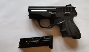 Jastrzębie-Zdrój. Z bronią wybrał się w odwiedziny do sąsiada