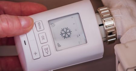 Obowiązek utrzymania temperatury w mieszkaniu. Kiedy za wychłodzenie lokalu można otrzymać karę?