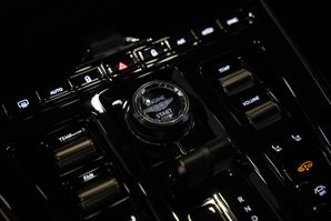 Aston Martin DBX S