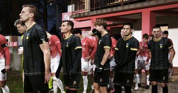 4. liga podkarpacka. Stal Gorzyce była bliska pokonania Stali Sanok, ale ostatecznie remis w starciu dwóch Stali