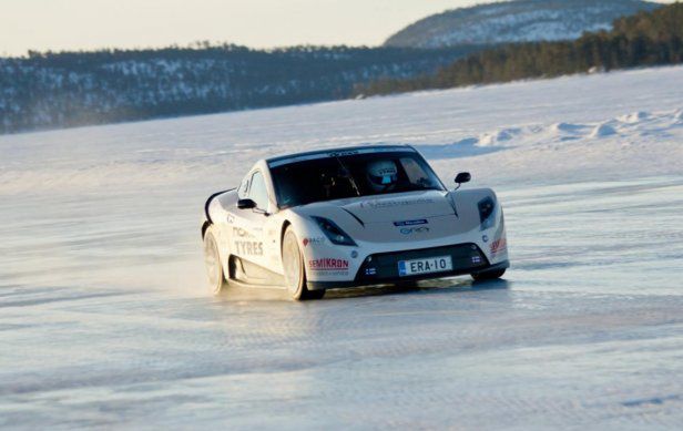 Electric RaceAbout najszybszym pojazdem elektrycznym na lodzie [wideo]