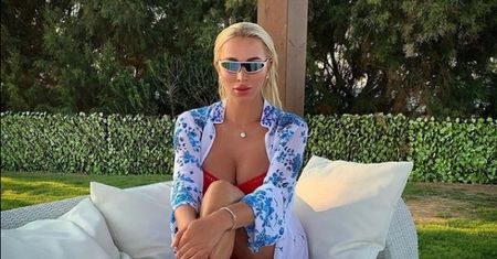 Piękna modelka wspiera rosyjskiego boksera. Taki kibic to skarb