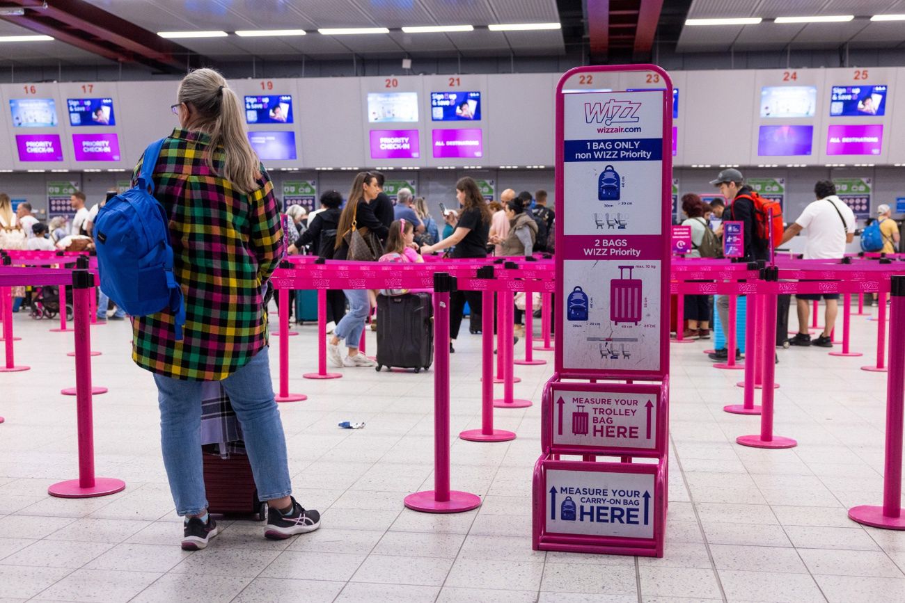 Wizz Air wyjaśnia nowe mierniki do ważenia bagażu podręcznego