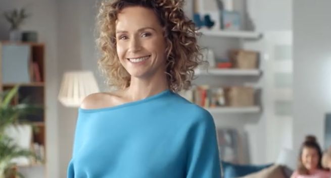 Monika Mrozowska reklamuje Bioliq Pro jako „skoncentrowany na skórze” (wideo)