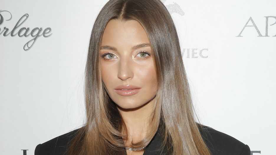 Julia Wieniawa stawia na buduarową modę