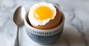 Lubisz jajka na miękko? Oto jak naprawdę wpływają na organizm, gdy je jesz