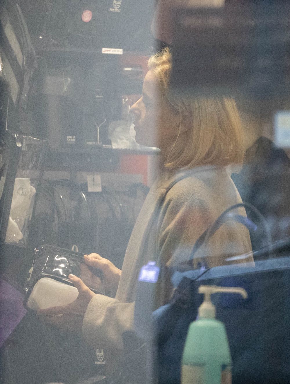 Naturalna Małgorzata Foremniak buszuje po sklepach