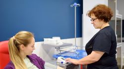 Podnosi poziom glukozy i insuliny we krwi. Lepiej nie pij przed badaniami