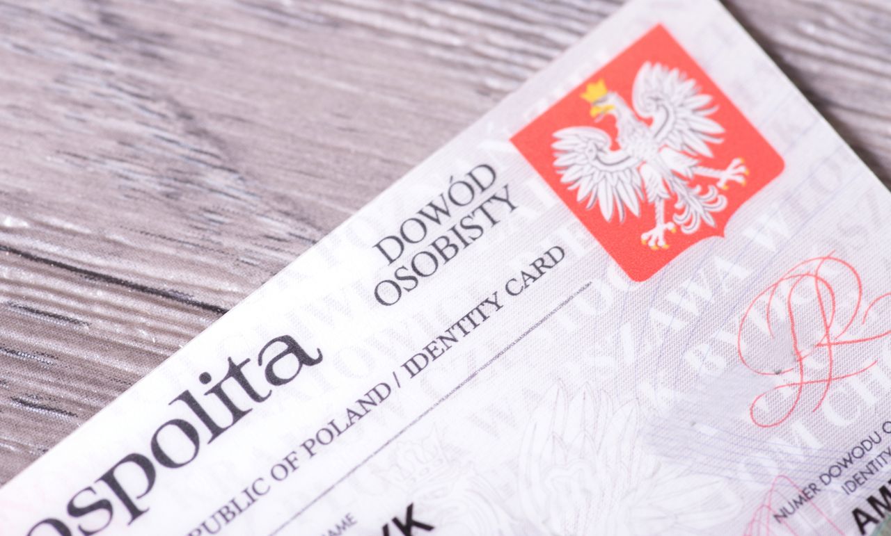 Czy Dziecko Musi Być Przy Wyrabianiu Dowodu Jakie powinny być proporcje zdjęcia do dowodu? Poznaj aktualne wymogi